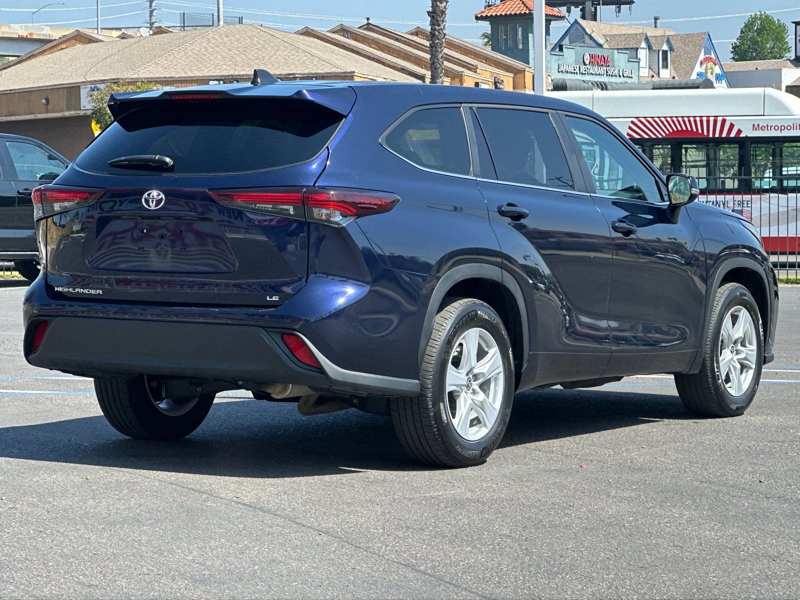 Used 2025 Toyota Highlander LE image 5