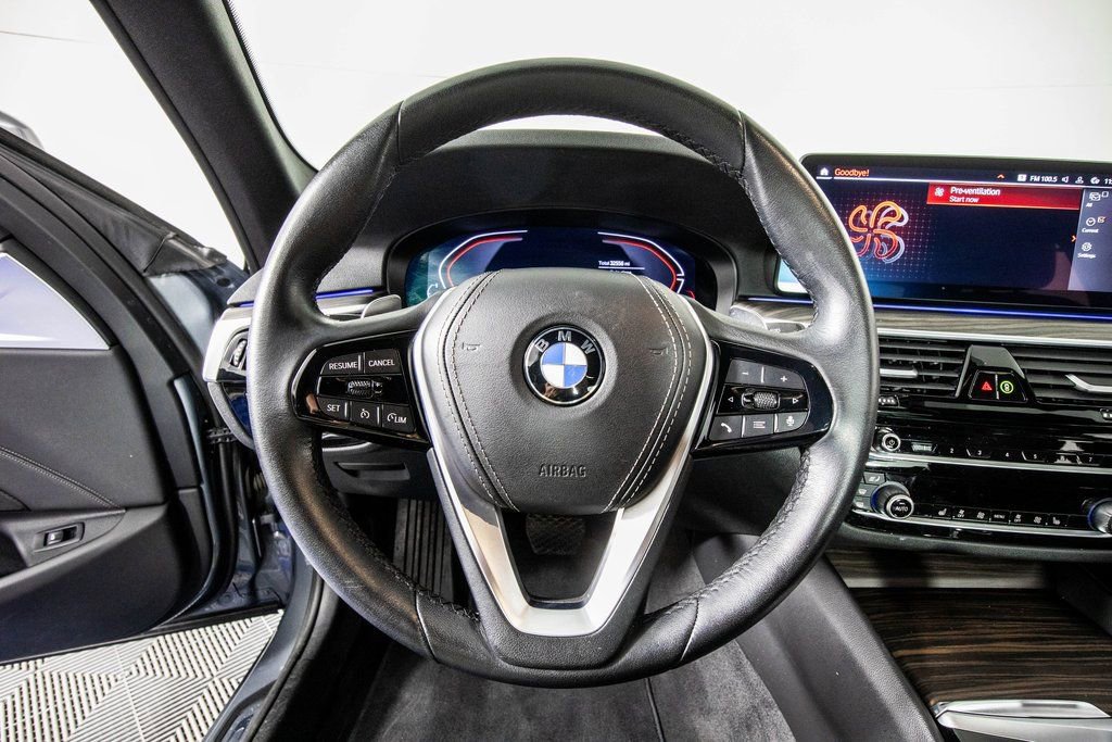 Used 2023 BMW 540i w/ Convenience Package image 19