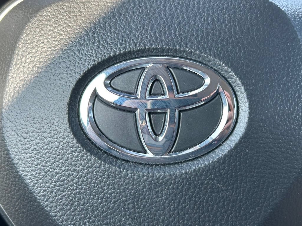 Used 2024 Toyota Corolla Cross LE FWD image 33