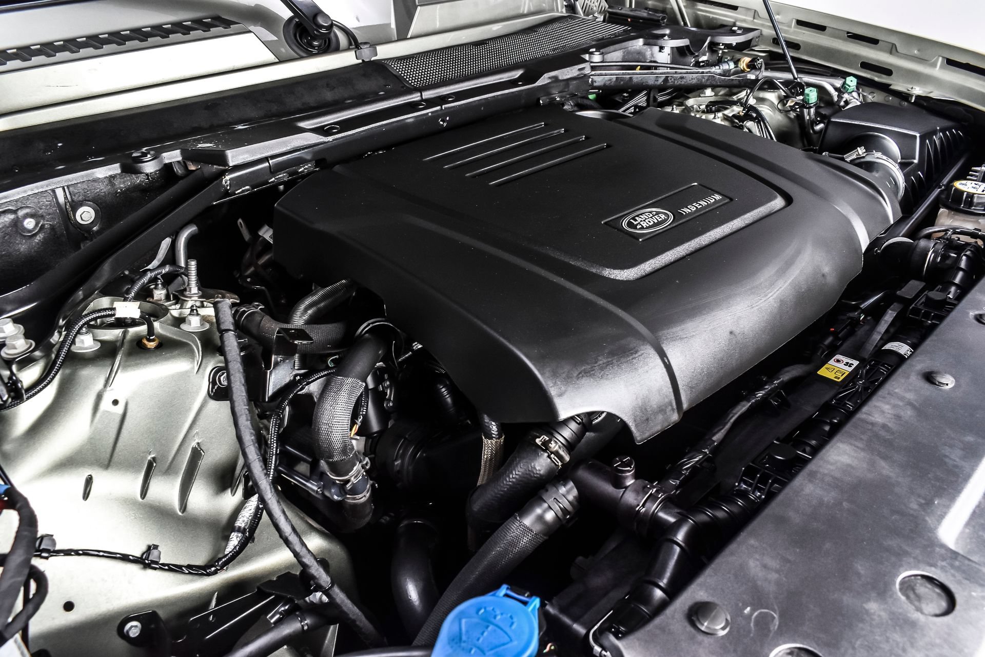 Used 2024 Land Rover Defender 110 S AWD/4WD image 9