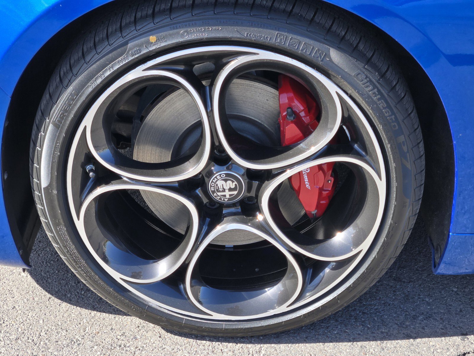 Used 2024 Alfa Romeo Giulia Veloce image 9