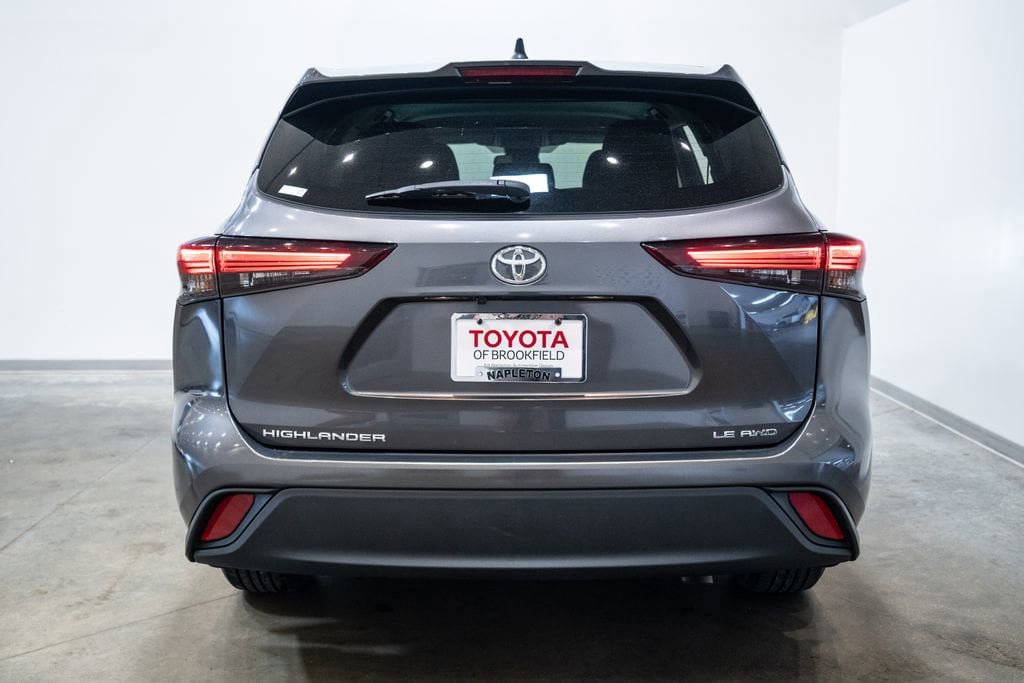 Used 2024 Toyota Highlander LE AWD/4WD image 8