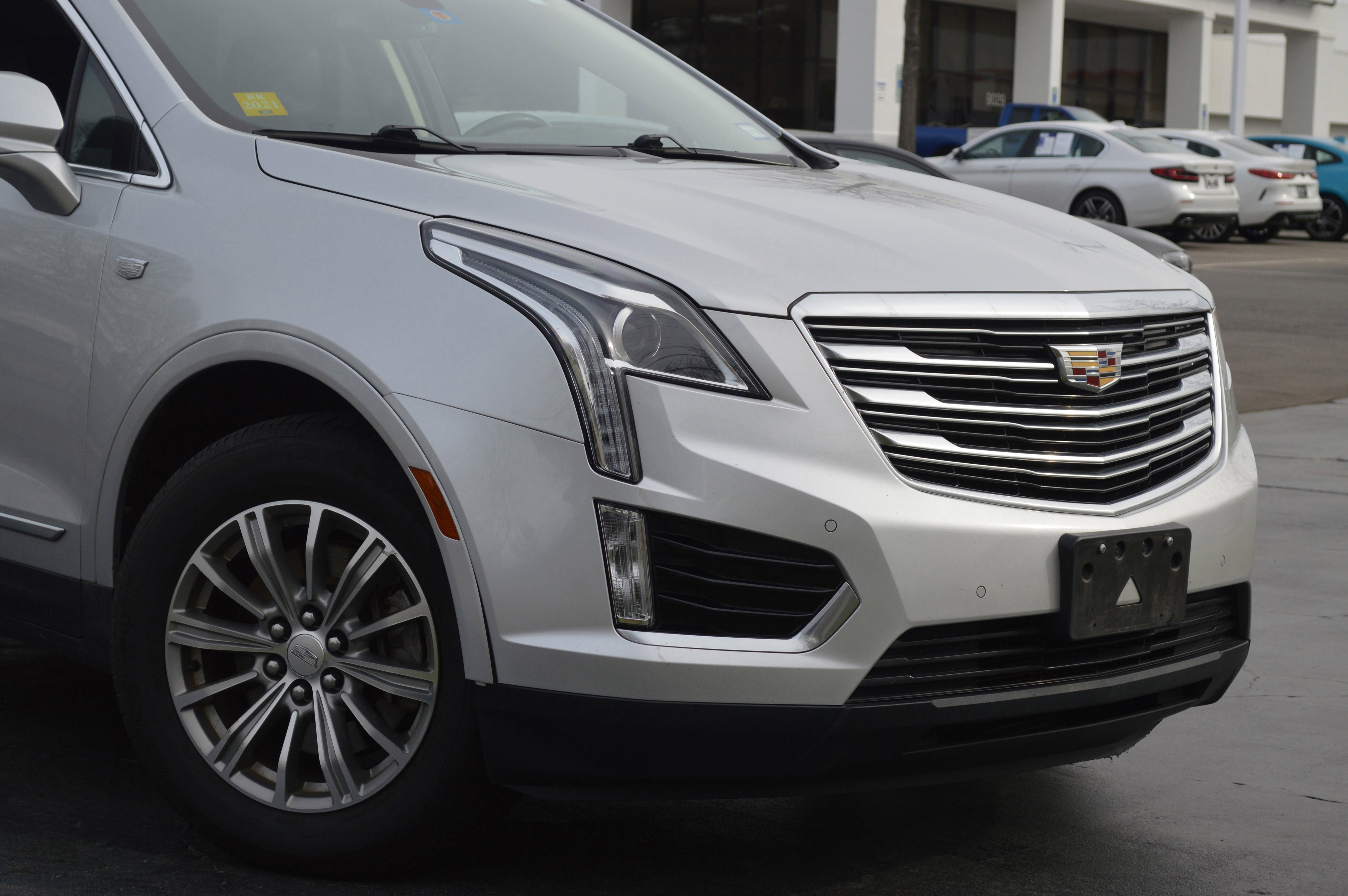 Used 2017 Cadillac XT5 Luxury w/ Driver Awareness Package image 2