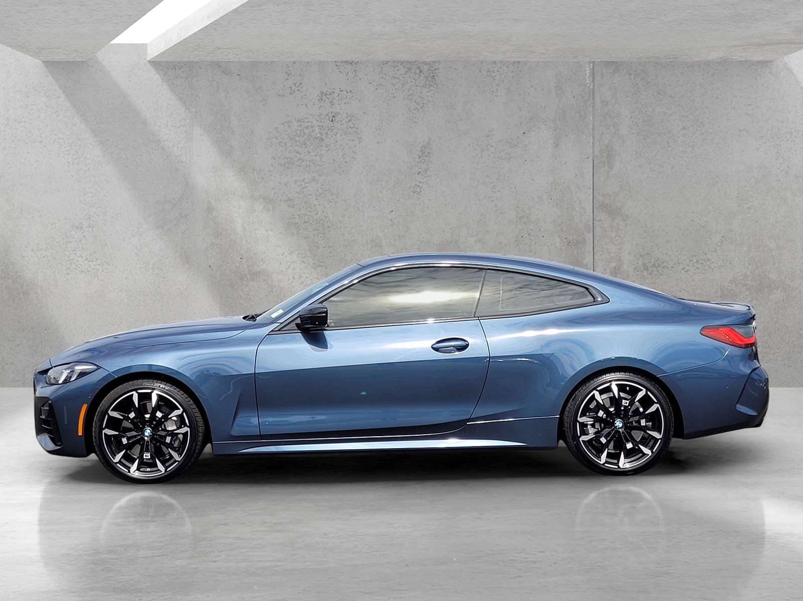 Used 2025 BMW 430i Coupe w/ M Sport Package image 7