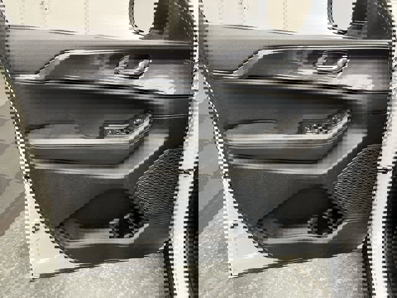 Used 2023 Jeep Grand Cherokee Laredo image 6