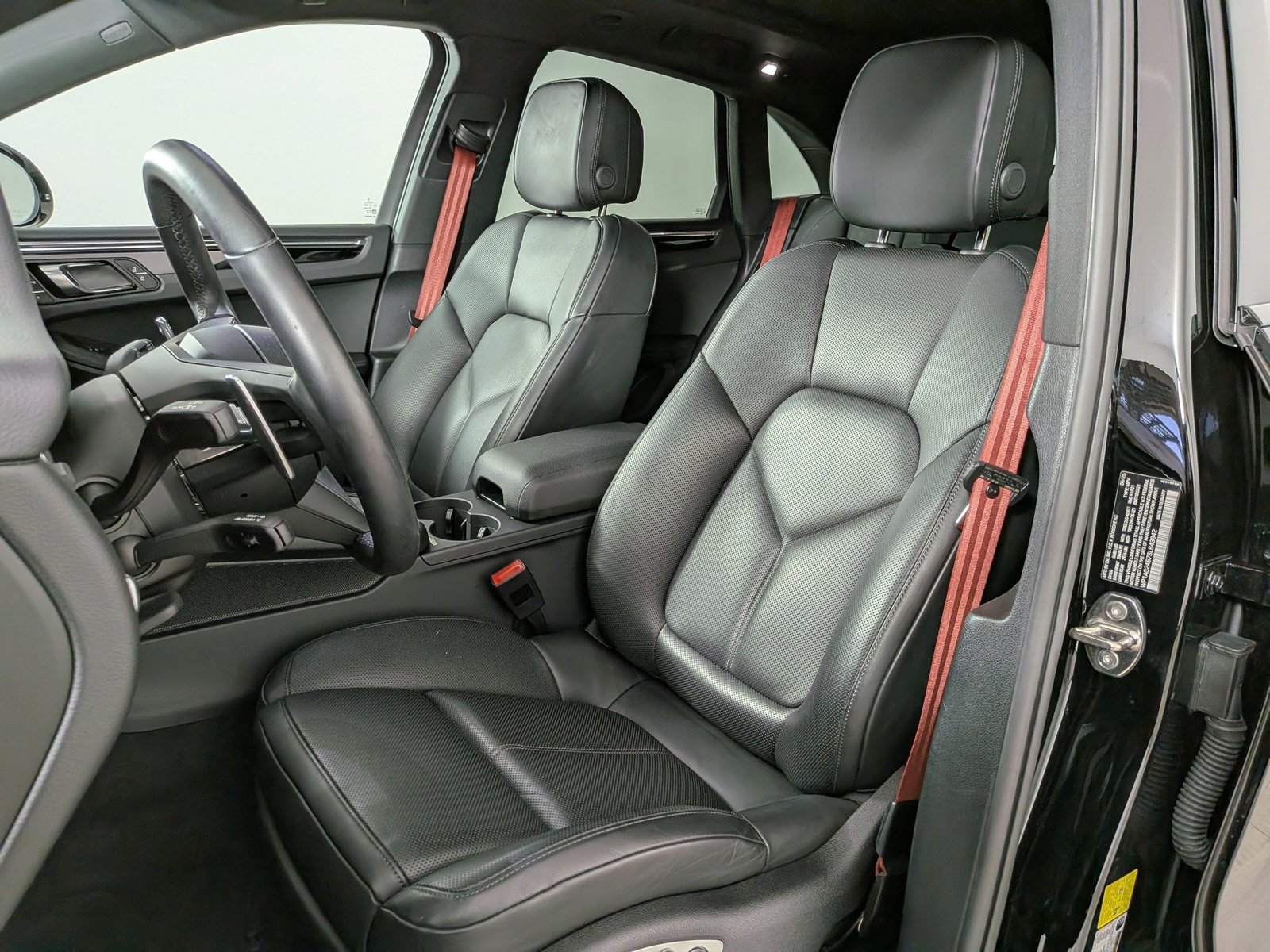 Certified 2025 Porsche Macan S AWD/4WD image 5
