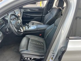 Used 2017 BMW 750i image 8