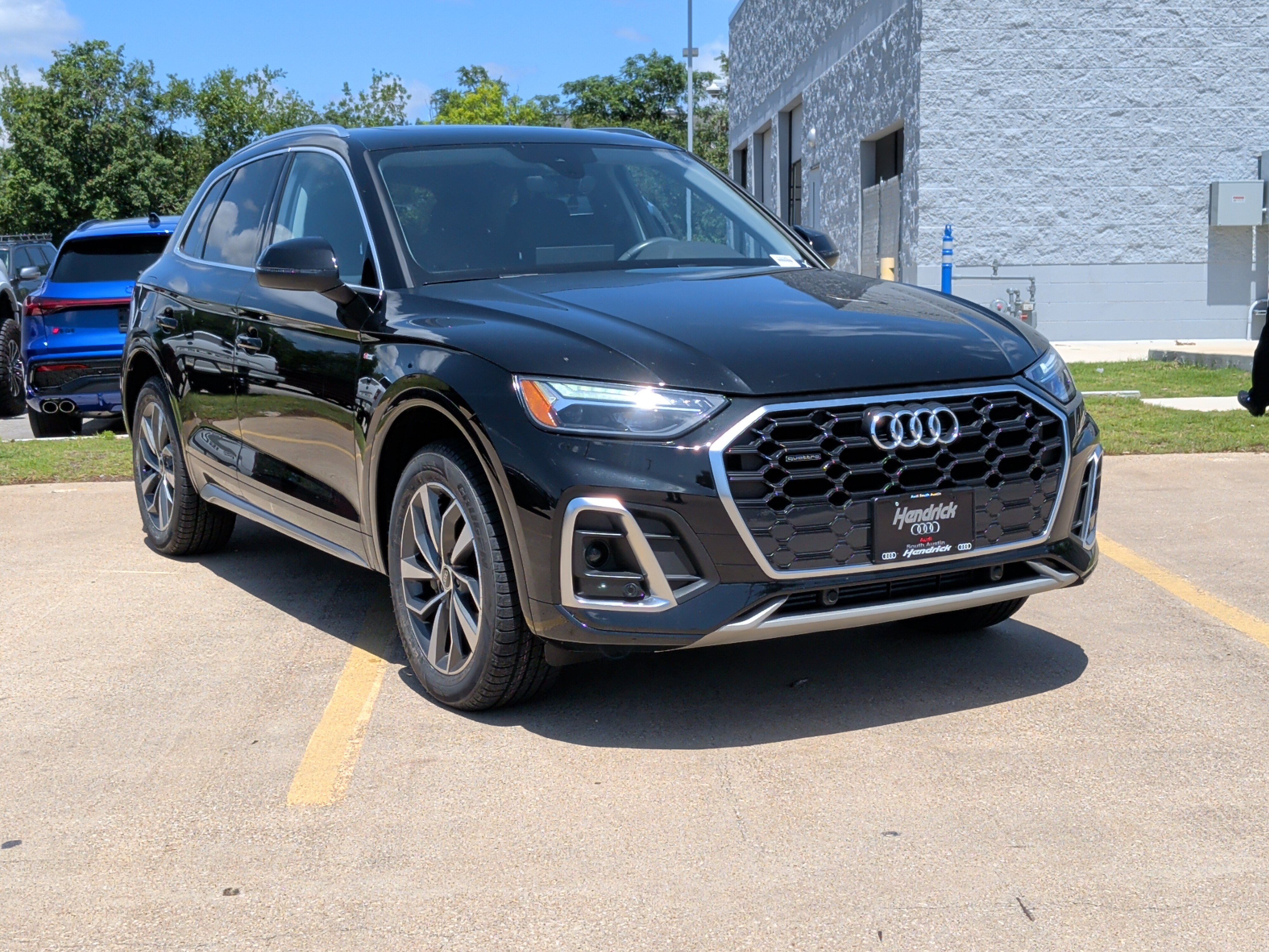 Certified 2023 Audi Q5 2.0T Premium w/ Convenience Package AWD/4WD image 2