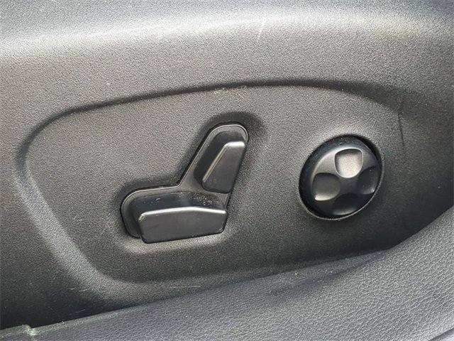 Used 2016 Chrysler 200 C image 20