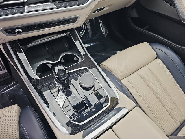 Used 2021 BMW X7 M50i w/ Dynamic Handling Package image 26
