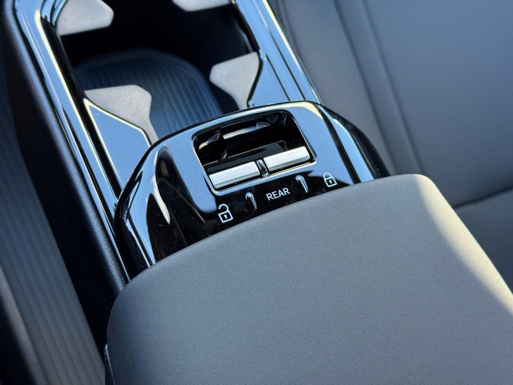 New 2026 Volvo EX30 Plus w/ Protection Package Premier image 20