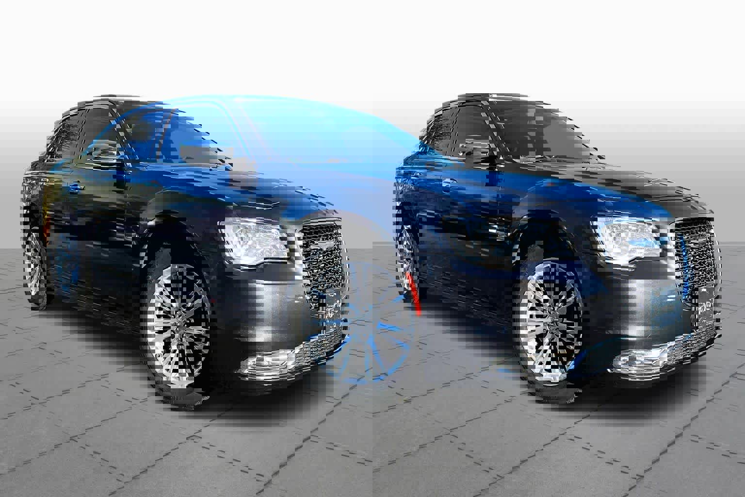 Used 2017 Chrysler 300 C image 3