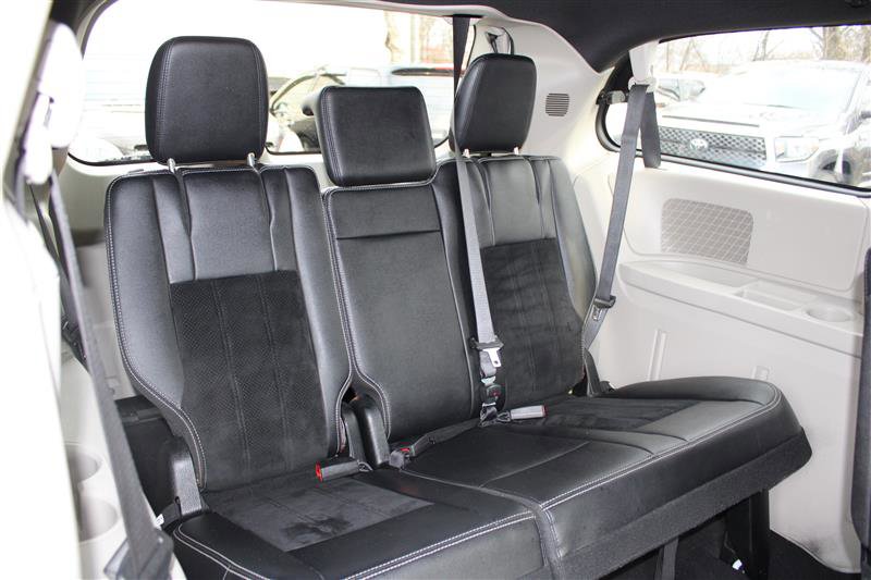 Used 2018 Dodge Grand Caravan SXT image 14
