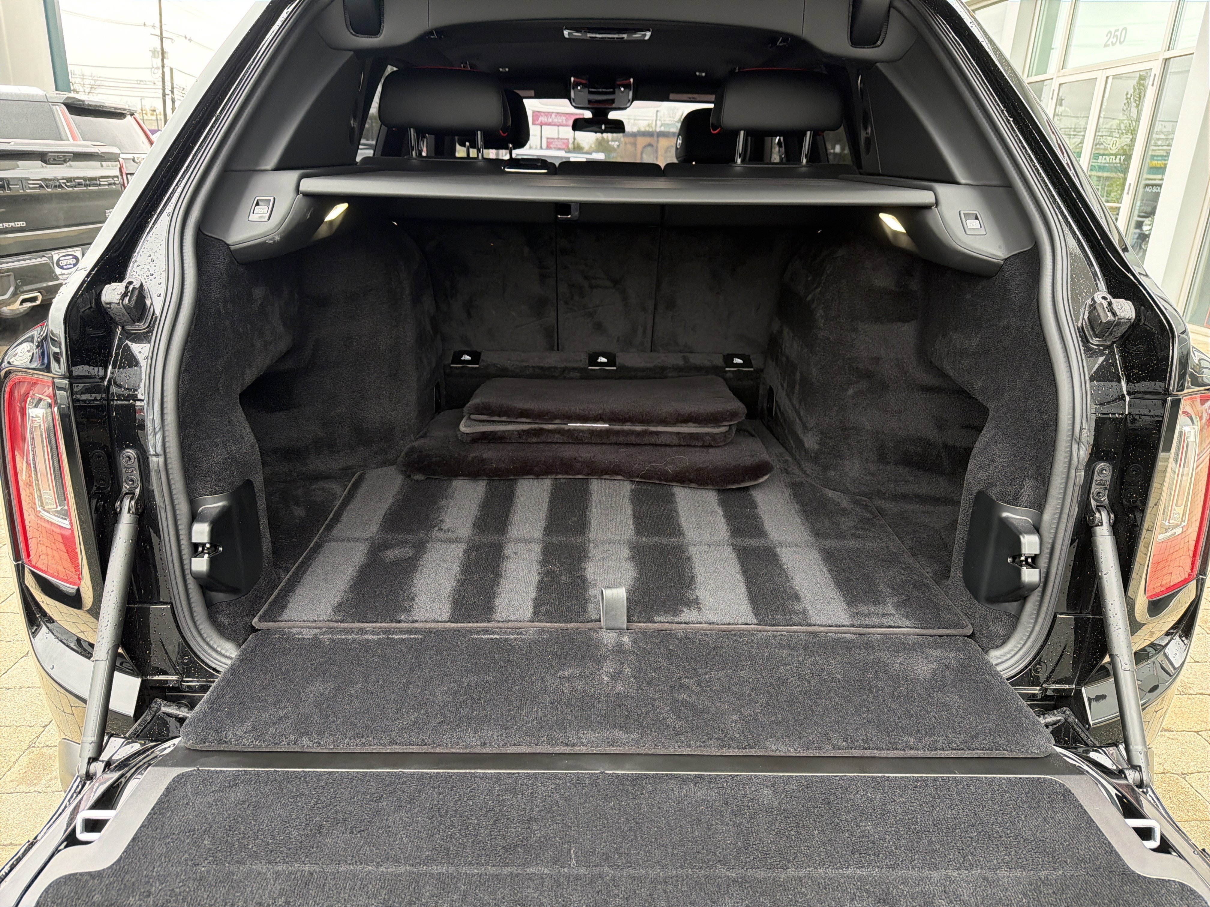 Certified 2023 Rolls-Royce Cullinan w/ Cullinan Package image 26