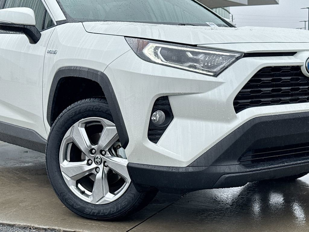 Used 2021 Toyota RAV4 XLE Premium image 9