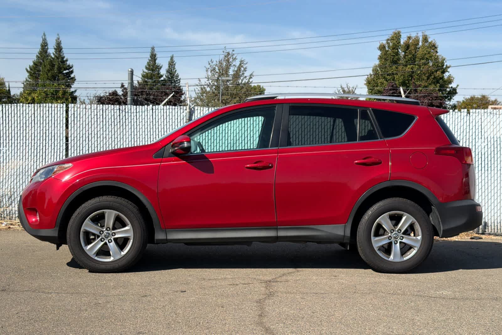 Used 2015 Toyota RAV4 XLE AWD/4WD image 2
