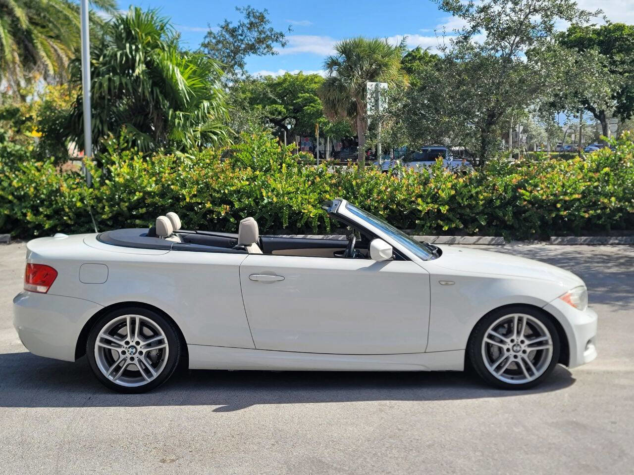 Used 2012 BMW 135i Convertible image 5