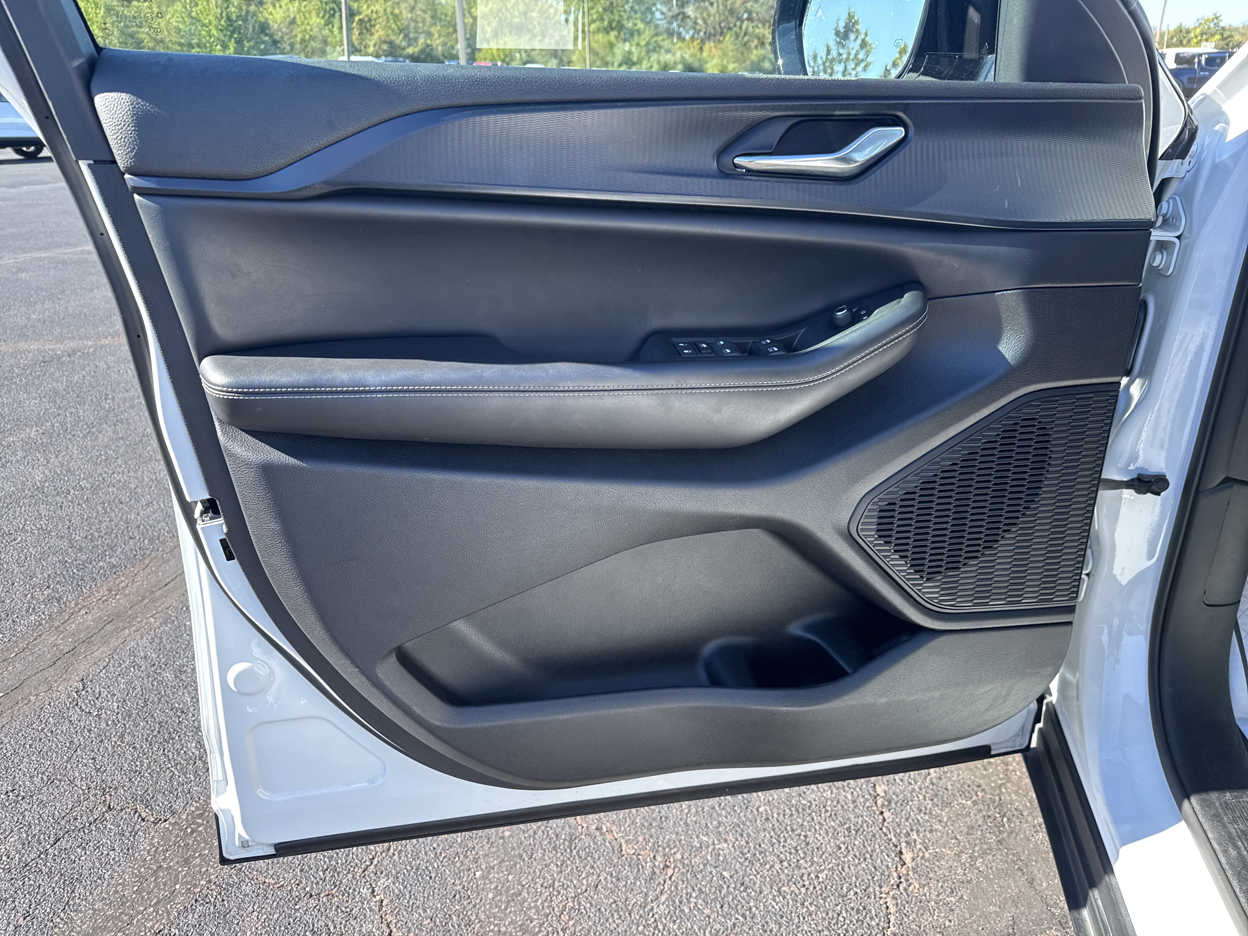 Used 2024 Jeep Grand Cherokee L Laredo image 16