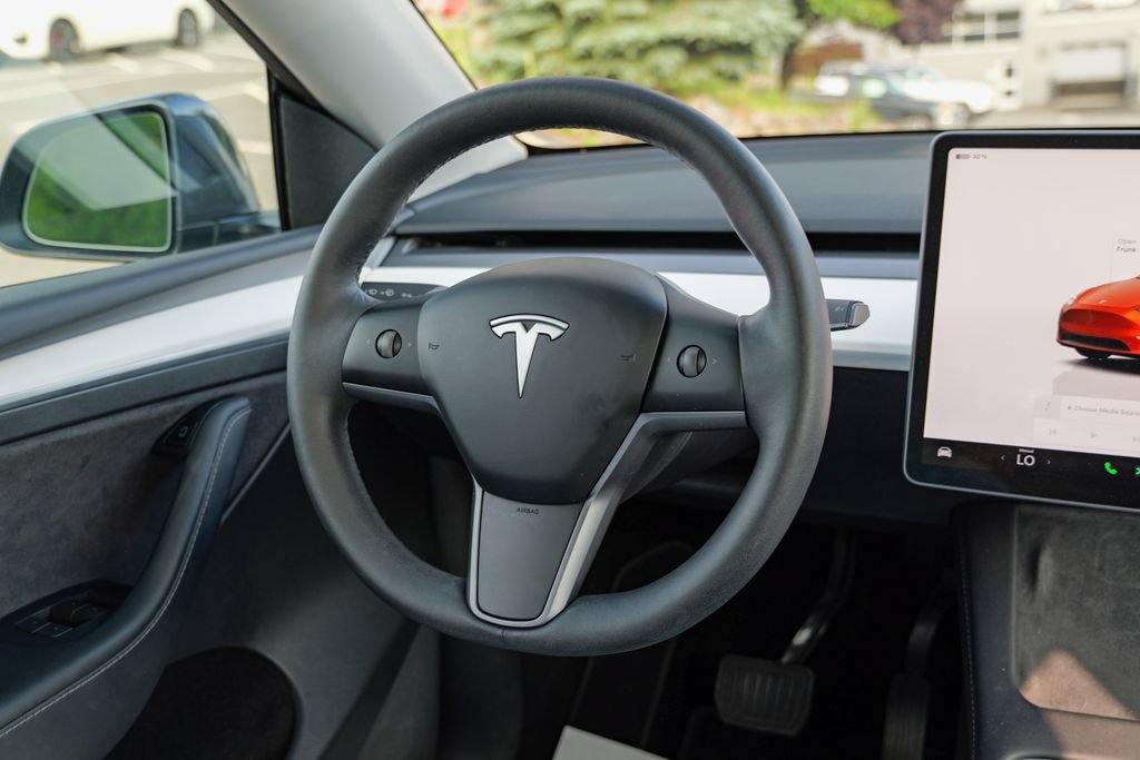 Used 2023 Tesla Model Y Long Range AWD/4WD image 42