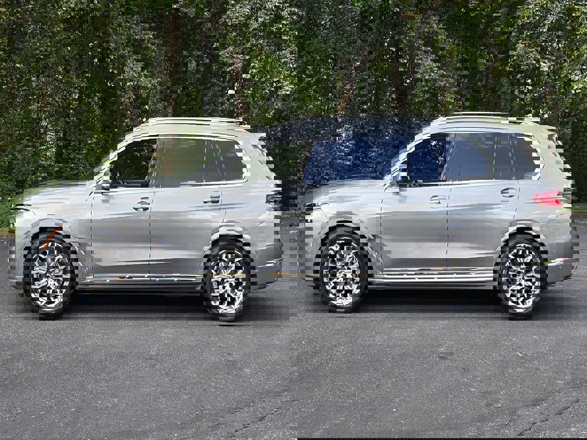 Used 2025 BMW X7 xDrive40i image 3