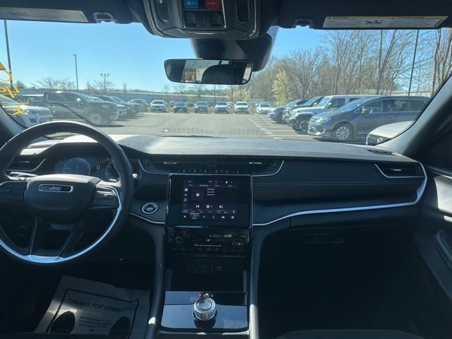 Used 2025 Jeep Grand Cherokee Altitude image 29