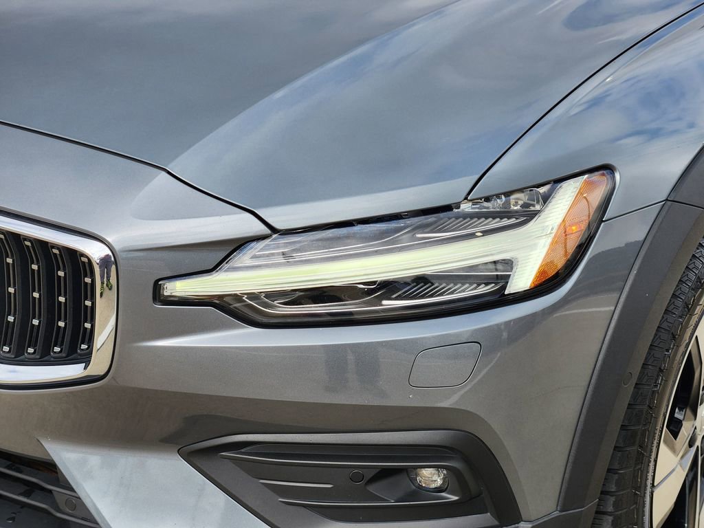 Used 2020 Volvo V60 T5 Cross Country AWD/4WD image 9