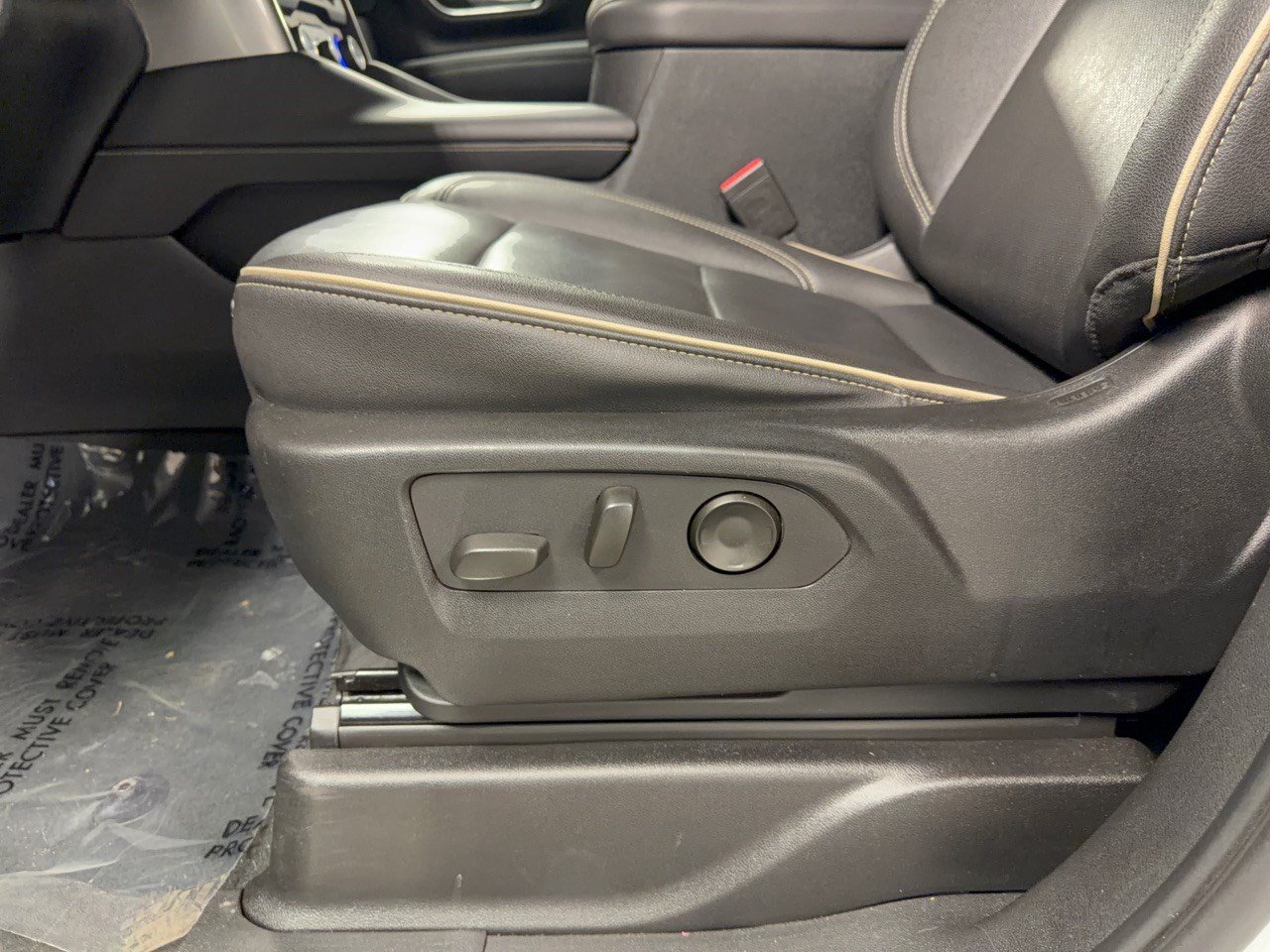 Used 2024 Chevrolet Suburban Premier RWD image 16