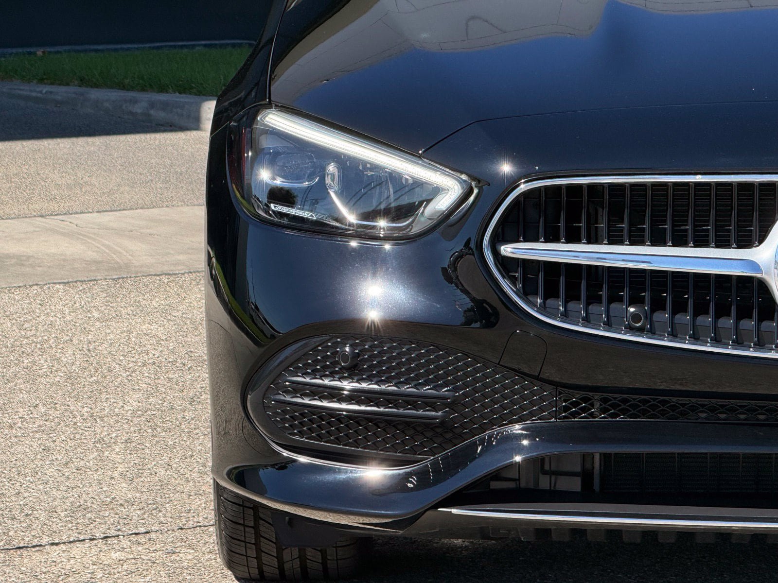 Used 2025 Mercedes-Benz C 300 Sedan image 7