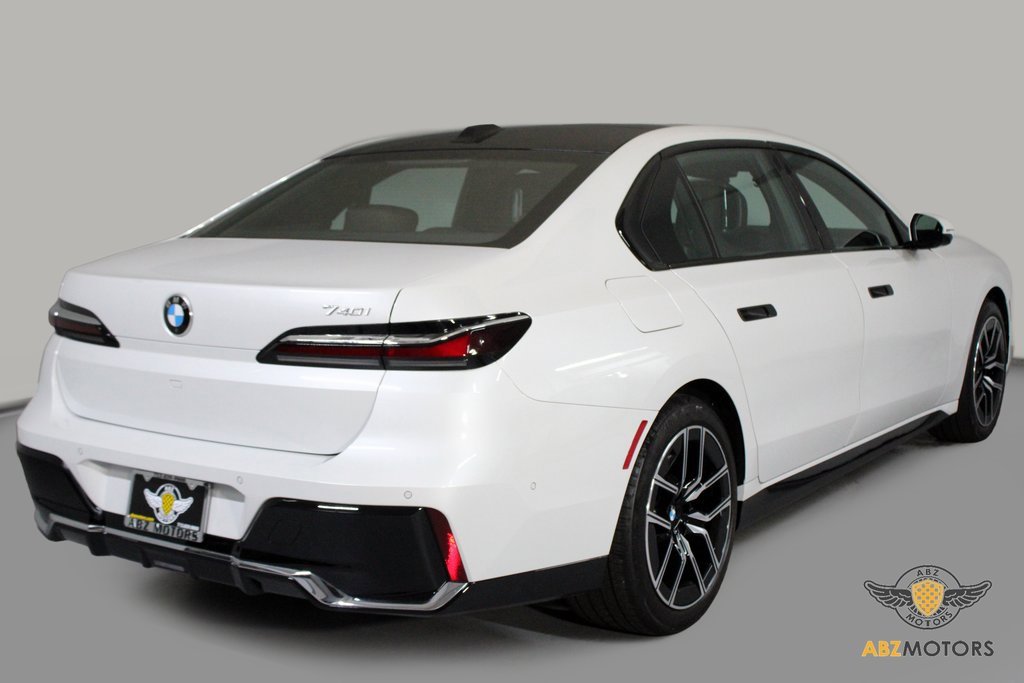 Used 2025 BMW 740i image 6