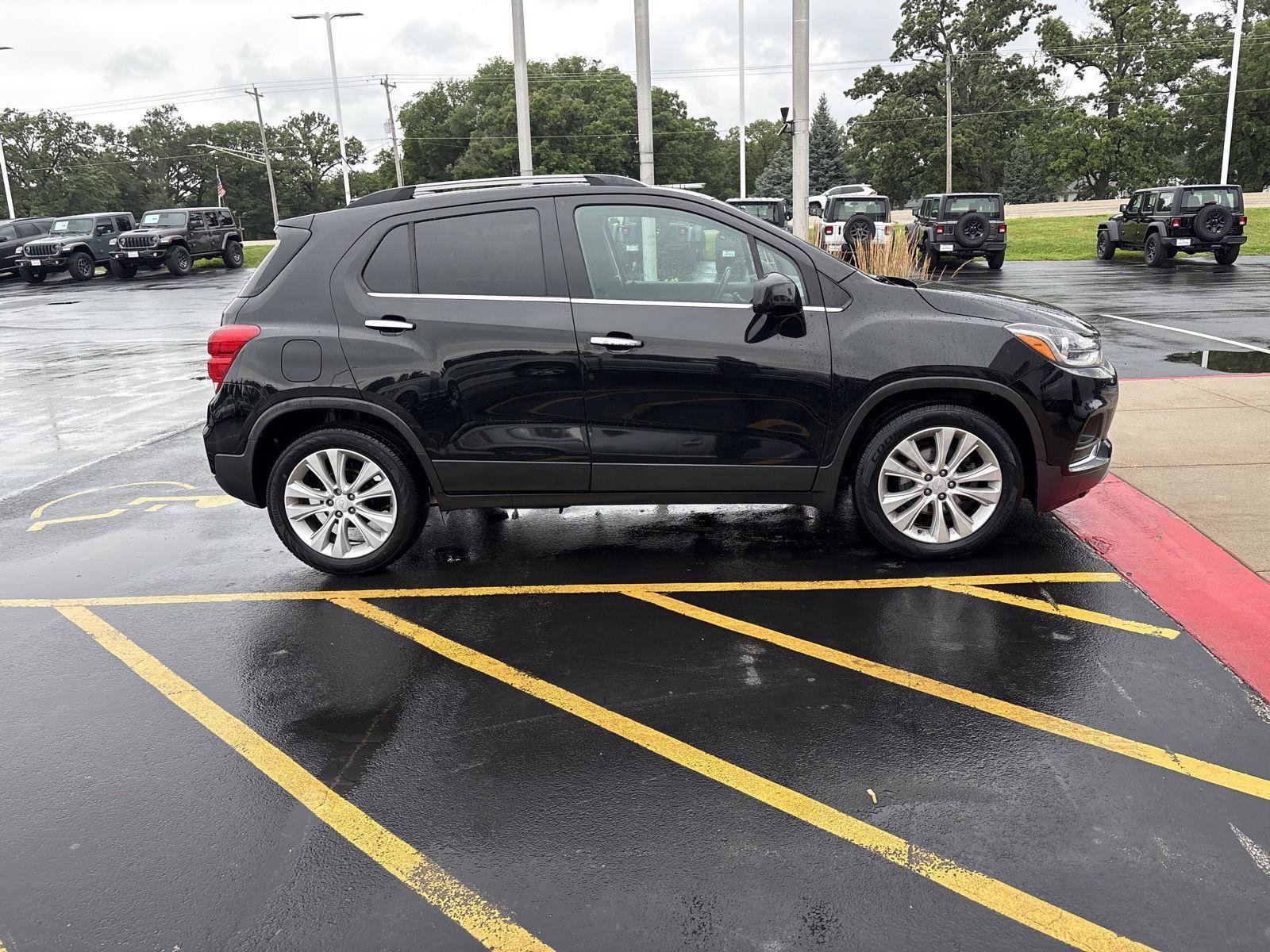 Used 2019 Chevrolet Trax Premier w/ LPO, Cargo Package FWD image 4