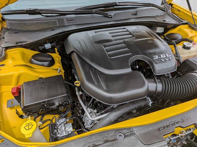 Used 2017 Dodge Charger SE w/ Blacktop Package RWD image 27
