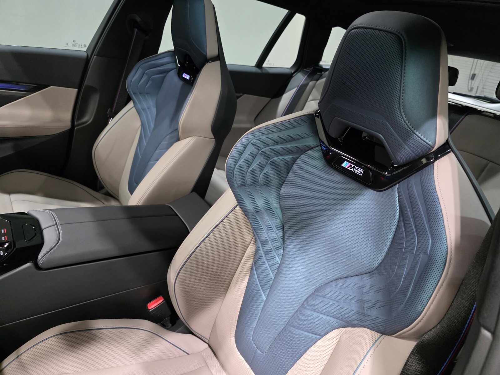 Used 2025 BMW M5 Touring image 8