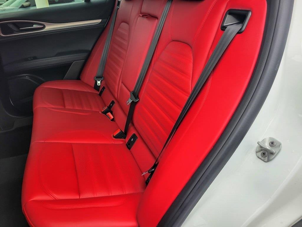 Used 2024 Alfa Romeo Stelvio Veloce image 11