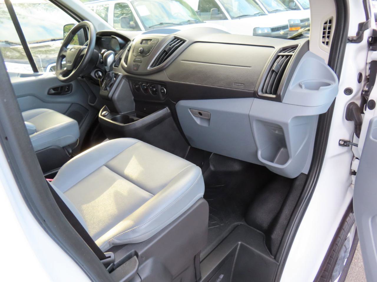 Used 2018 Ford Transit 250 130 Low Roof RWD image 10