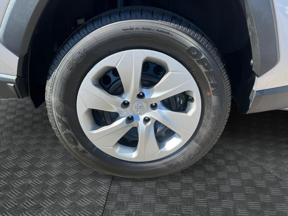 Used 2023 Toyota RAV4 LE FWD image 21