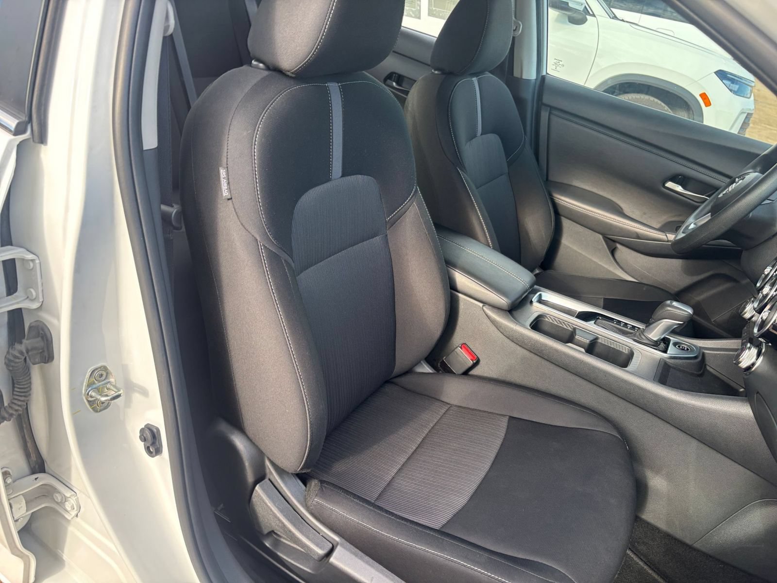 Used 2025 Nissan Sentra SV FWD image 33