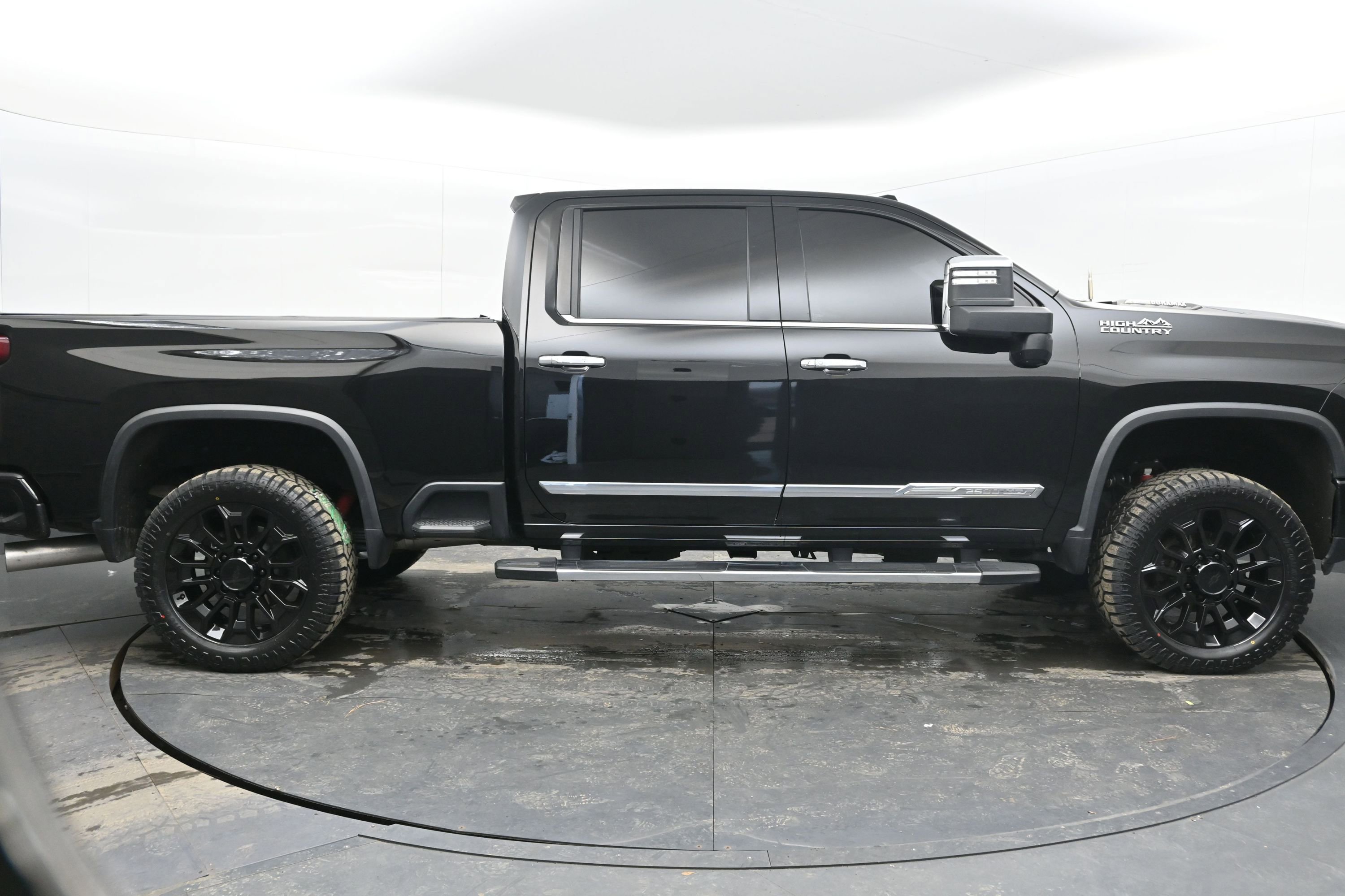 Used 2024 Chevrolet Silverado 2500 High Country w/ Technology Package image 10