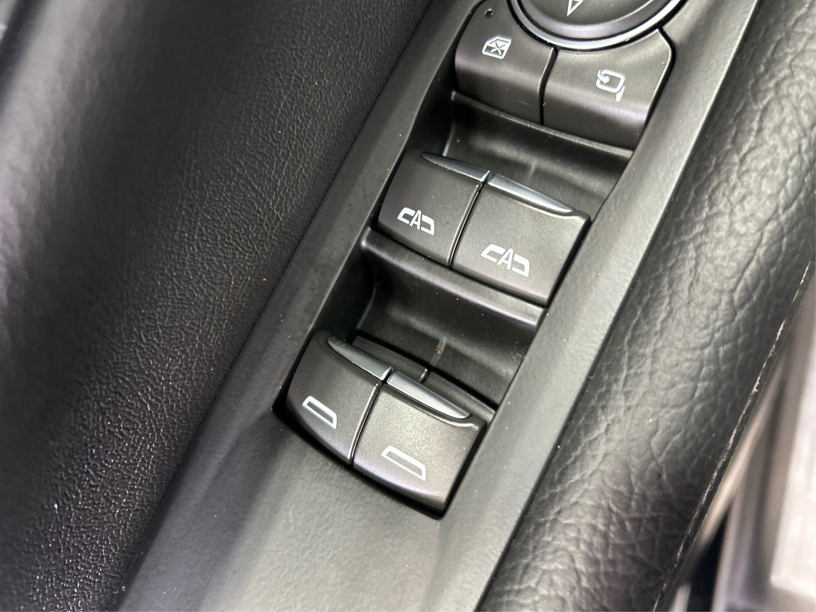 Used 2025 GMC Yukon Denali AWD/4WD image 29
