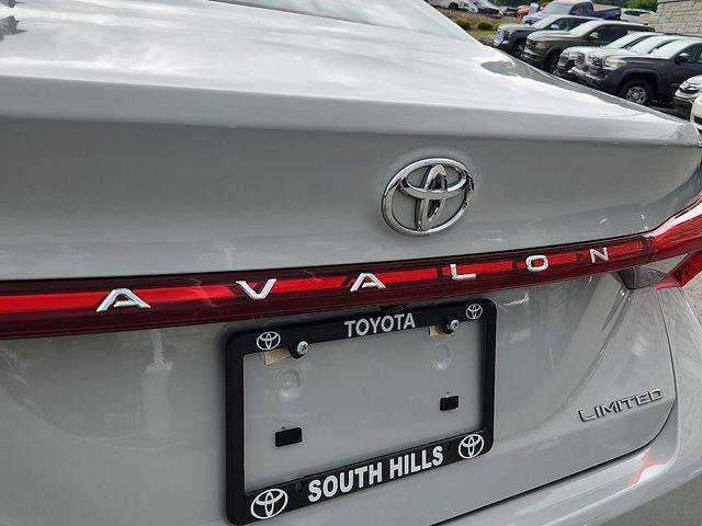 Certified 2022 Toyota Avalon Limited w/ Advanced Safety Package FWD image 32