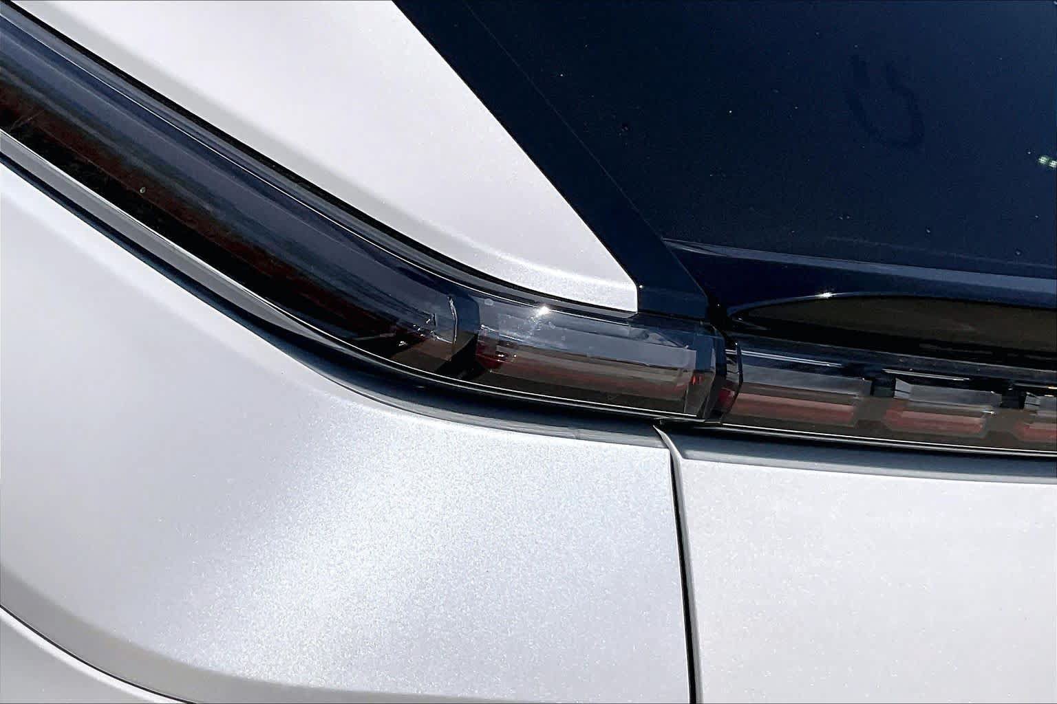 Used 2025 Cadillac Lyriq Luxury RWD image 28