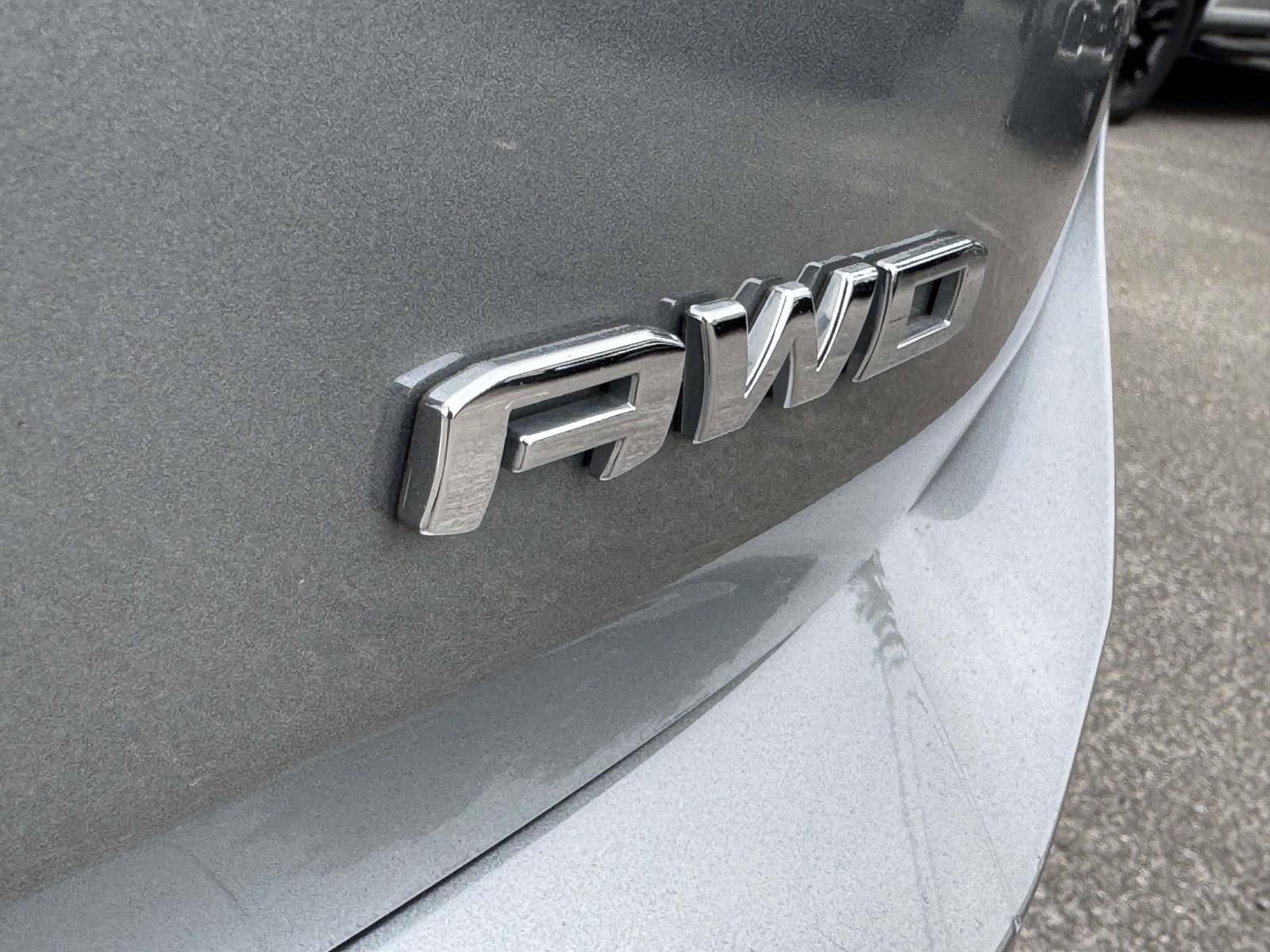 Used 2024 GMC Terrain SLT AWD/4WD image 10
