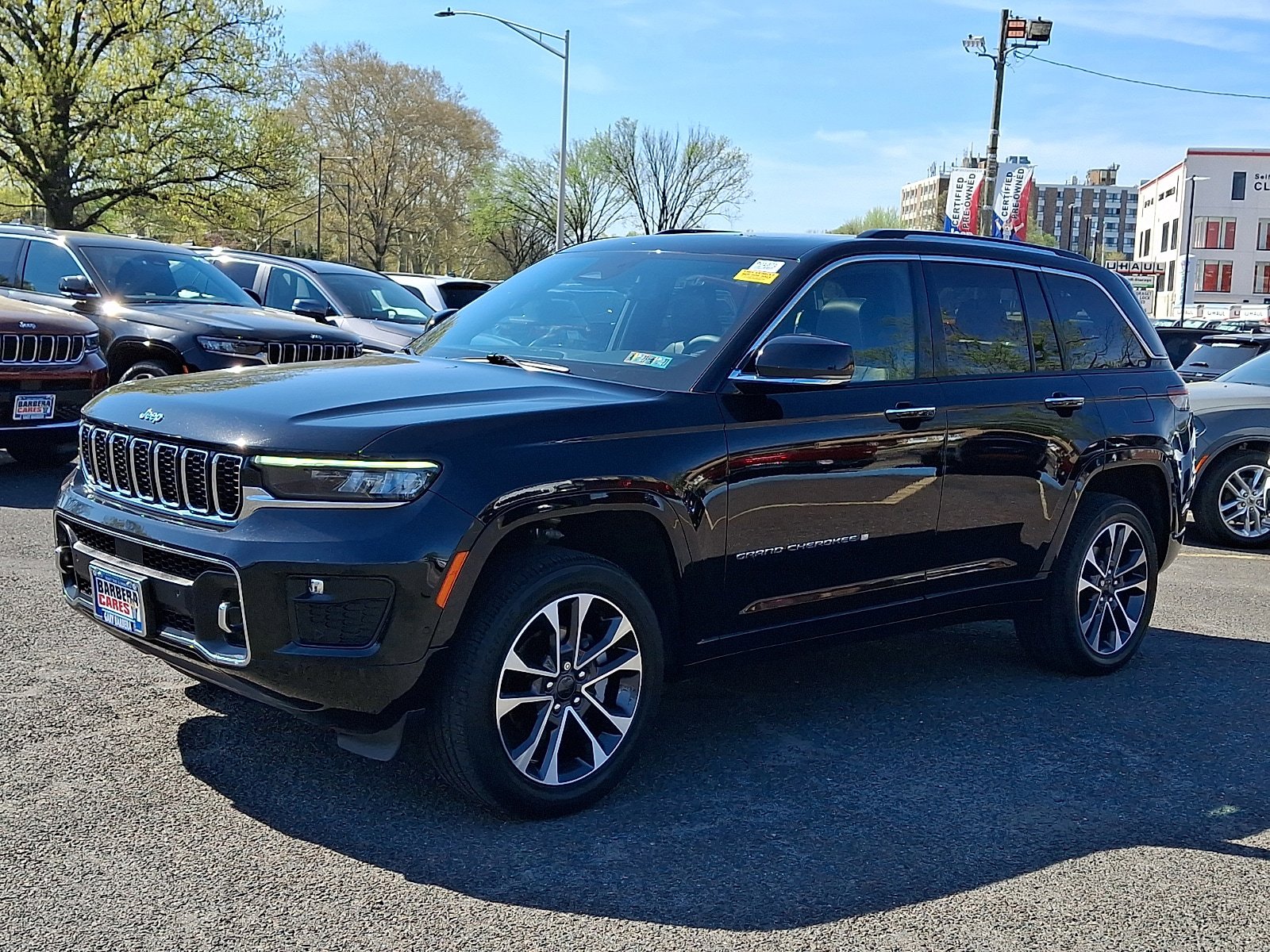 Used 2023 Jeep Grand Cherokee Overland w/ Luxury Tech Group IV AWD/4WD image 3