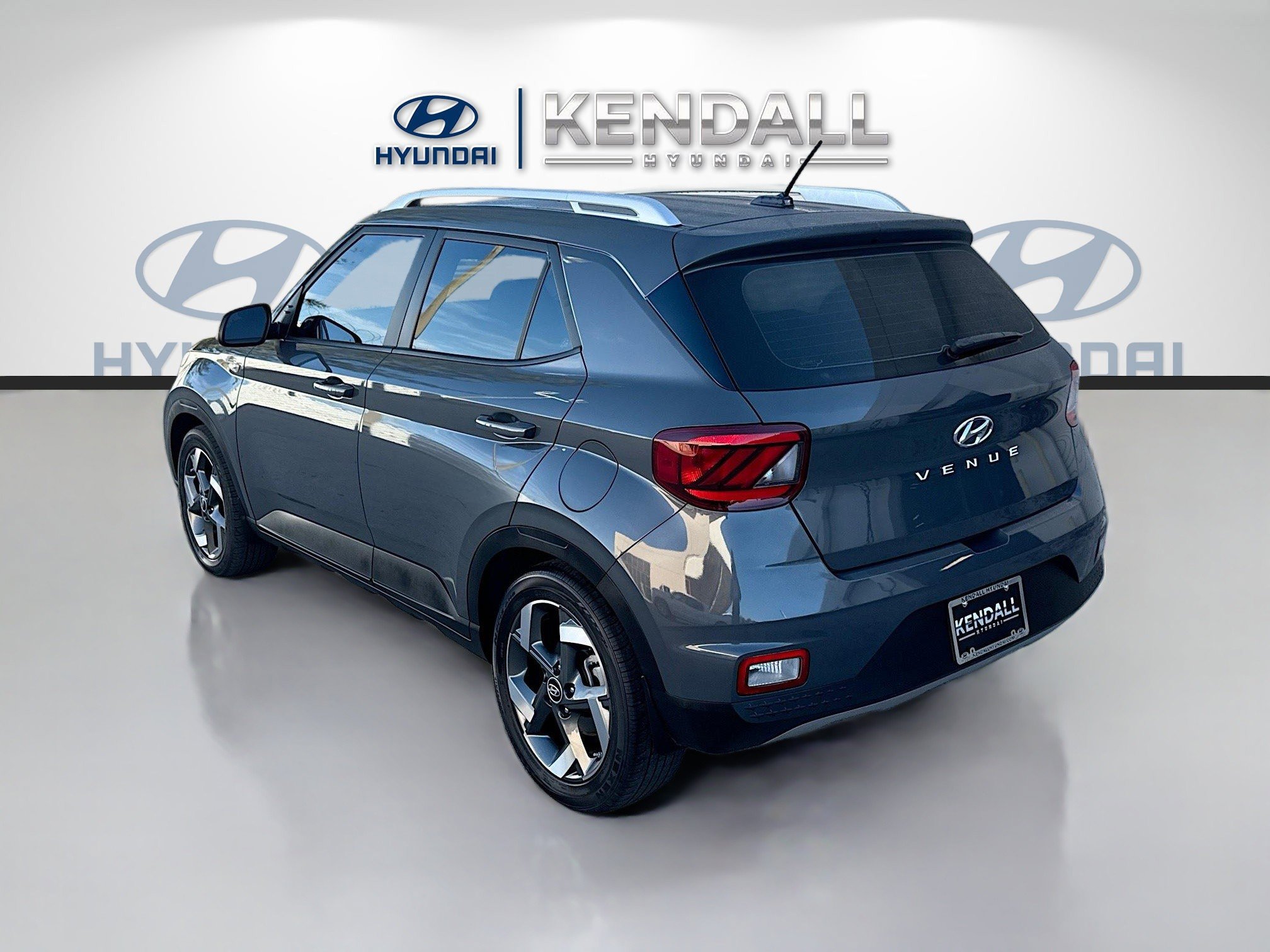 Used 2023 Hyundai Venue SEL image 4