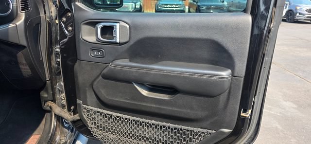 Used 2018 Jeep Wrangler Unlimited Sahara AWD/4WD image 16