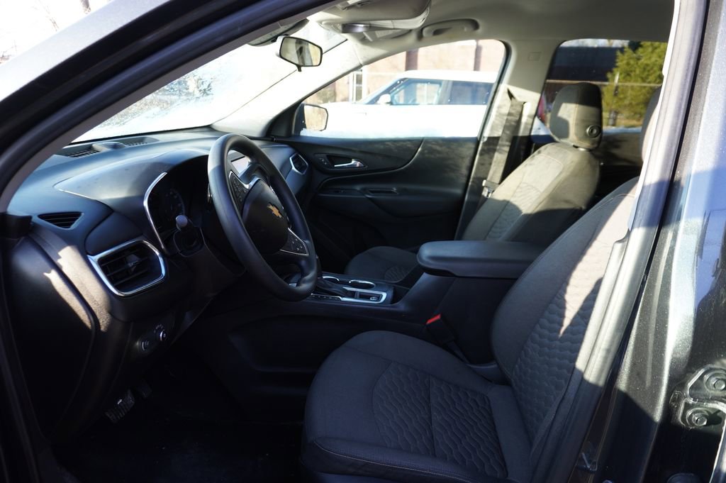 Used 2018 Chevrolet Equinox LT image 2