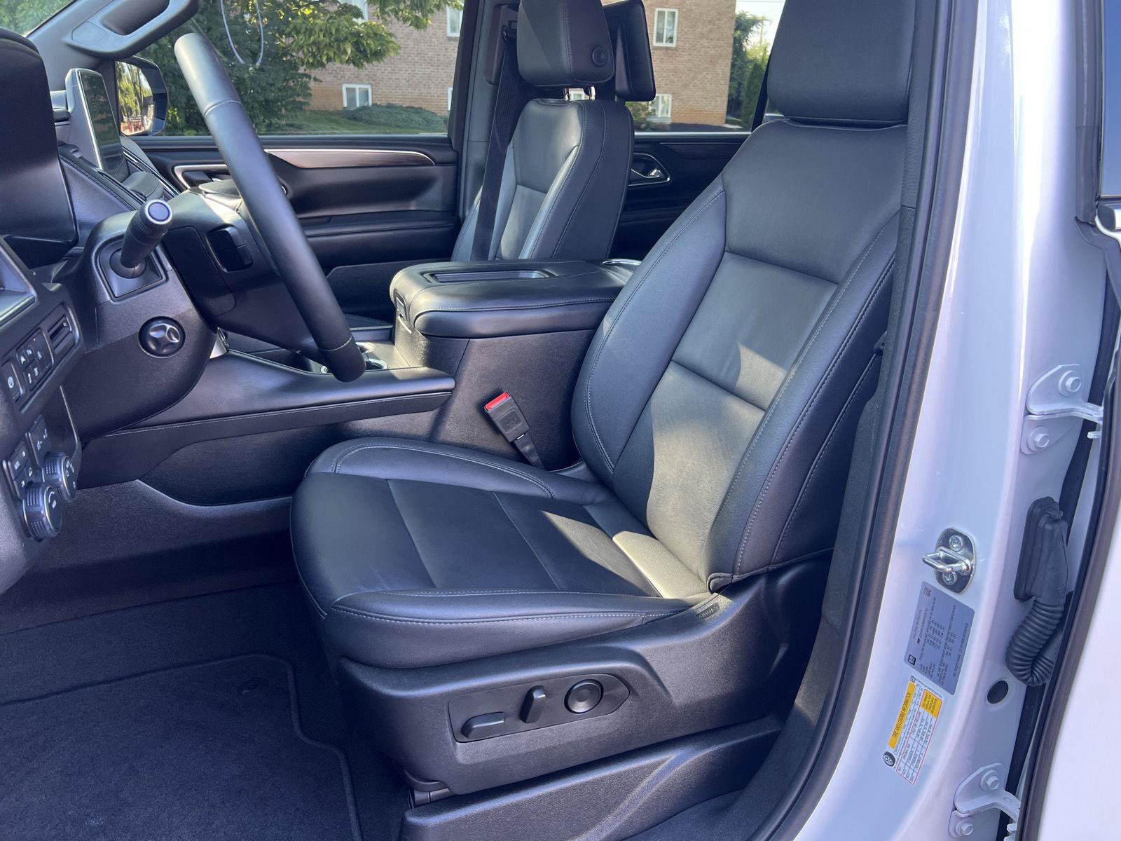 Used 2024 Chevrolet Suburban LT w/ Luxury Package AWD/4WD image 10