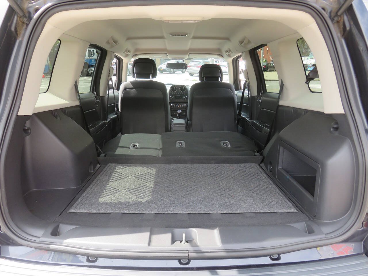Used 2014 Jeep Patriot Latitude AWD/4WD image 22