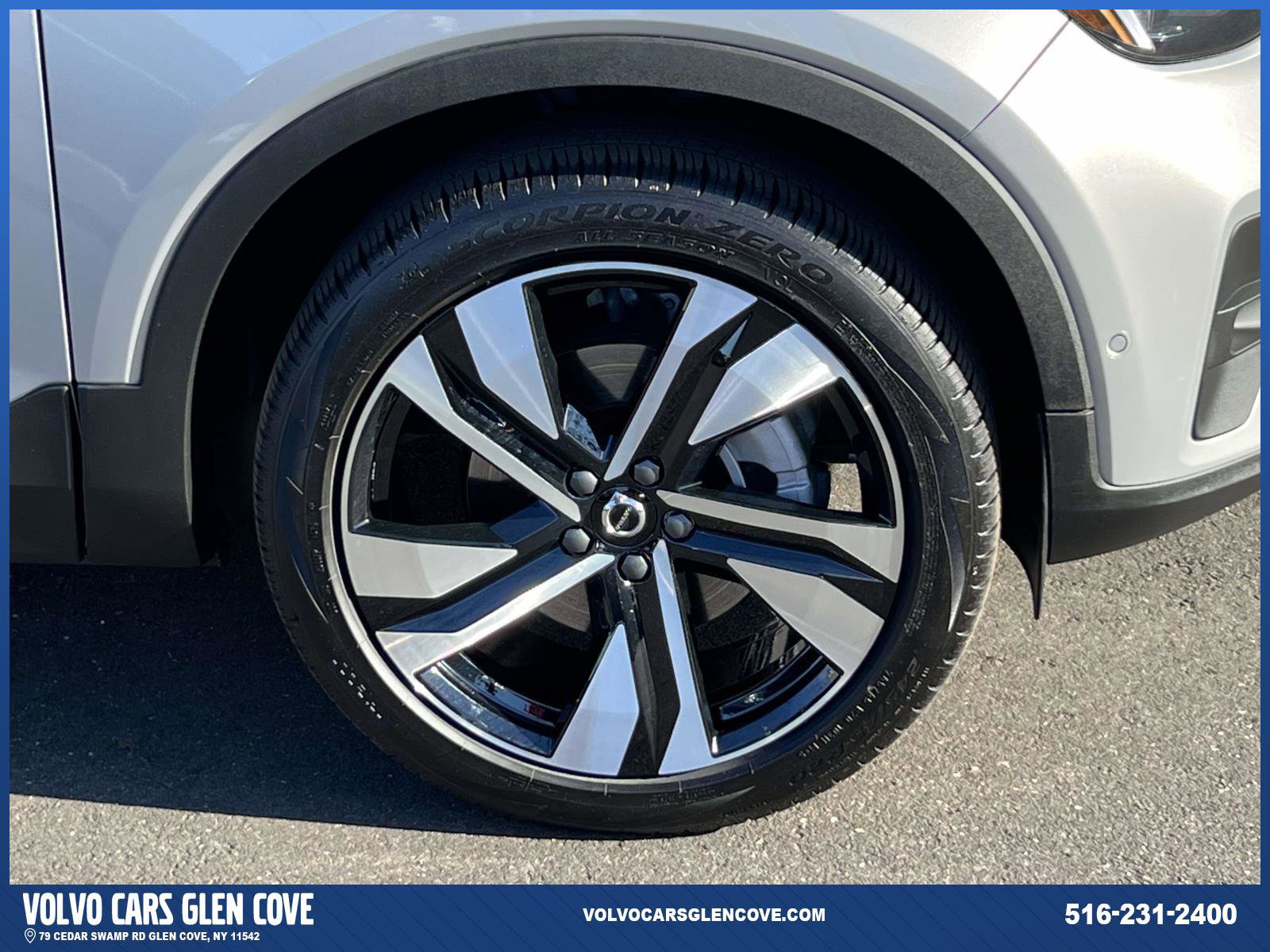 Used 2025 Volvo XC40 B5 Ultra w/ Protection Package Premier image 6