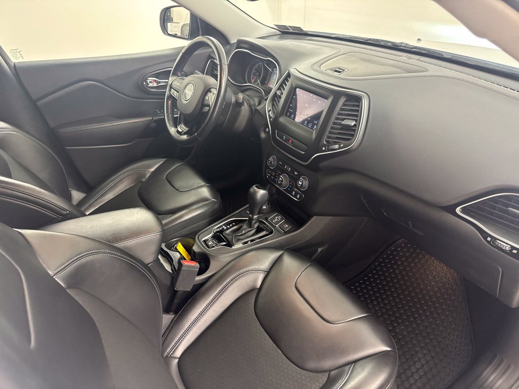 Used 2020 Jeep Cherokee Latitude Plus AWD/4WD image 28