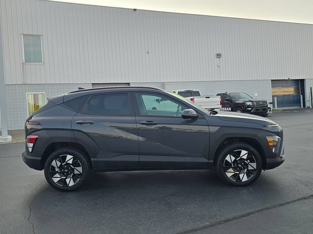 Used 2024 Hyundai Kona SEL AWD/4WD image 2